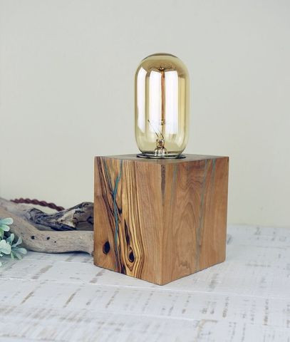 Luminária de mesa - em cubo ou tábua rústica - Foto 4