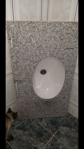 Lavatório 90 cm por 50 cm.