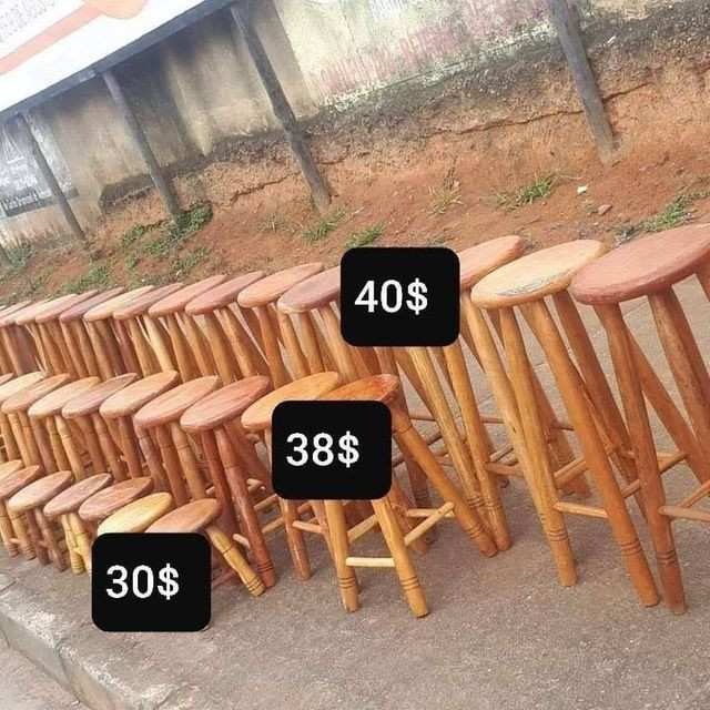 Banqueta de madeiras na mega promoção na loja (31)33545975