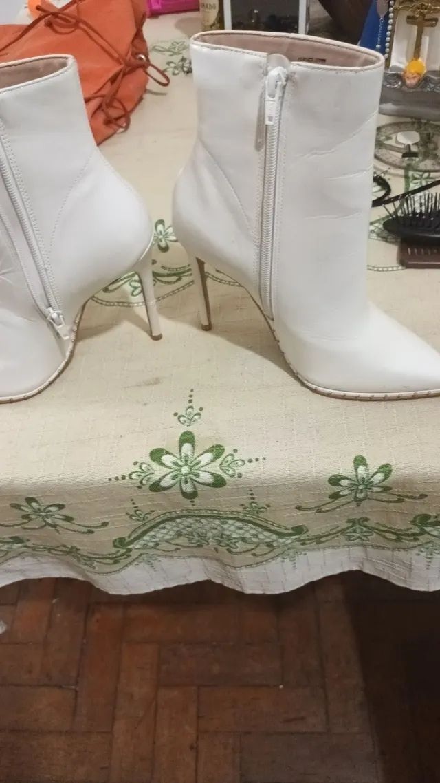 Bota  200 reais. 