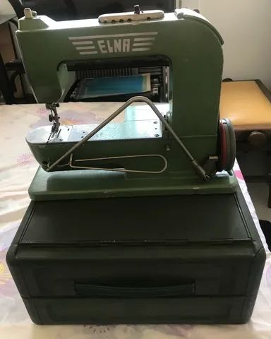 Máquina de costura ELNA década de 40 para colecionadores de máquinas antigas