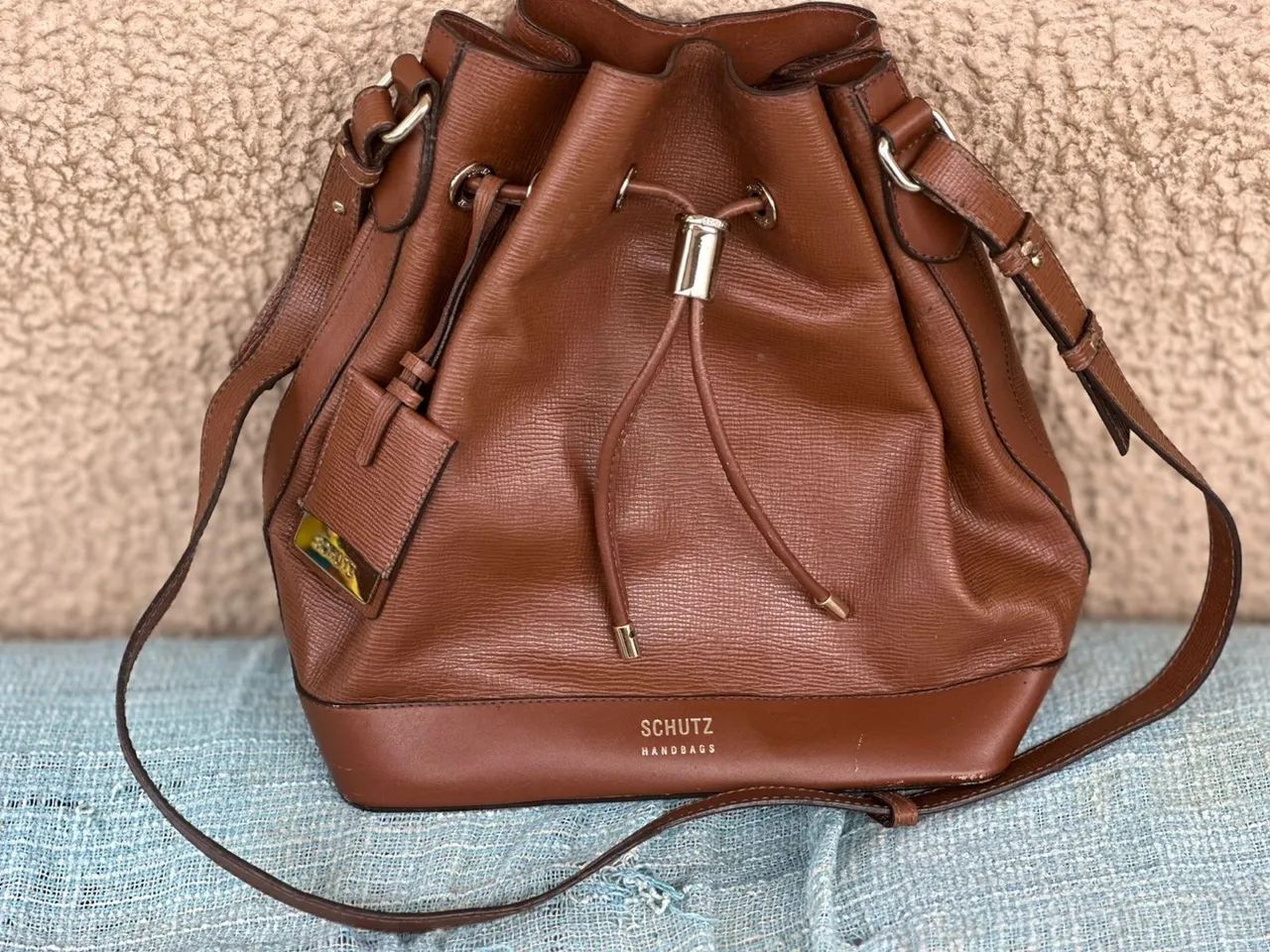 Bolsa Schutz Marrom - tipo saco - excelente estado