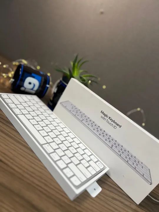 Magic Keyboard with Touch ID Model A2449  Acompanha caixa  3 meses de garantia