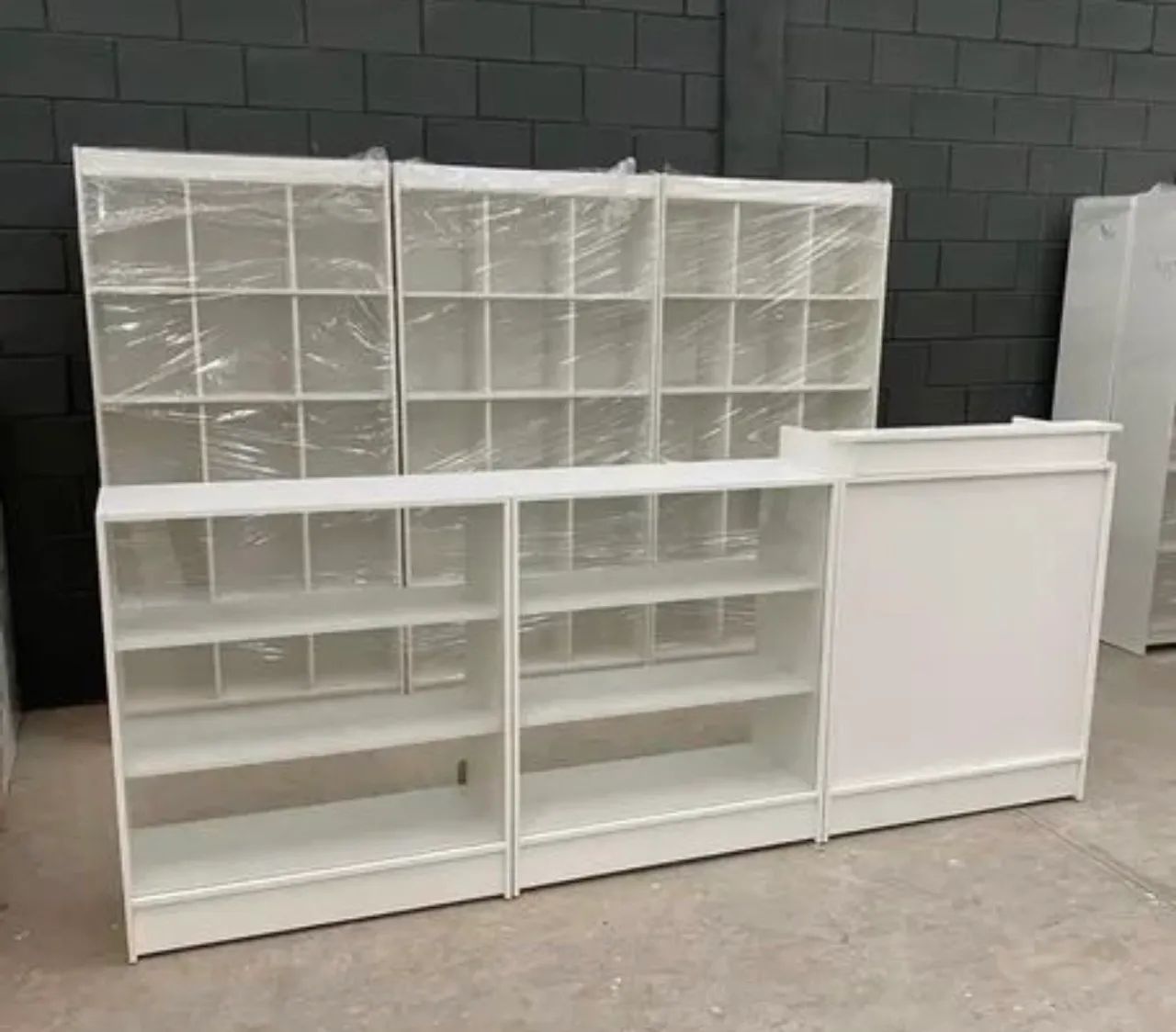 KIT COMPLETO - COLMEIAS NICHO + BALCÃO CAIXA + BALCÕES VITRINE  - Foto 2