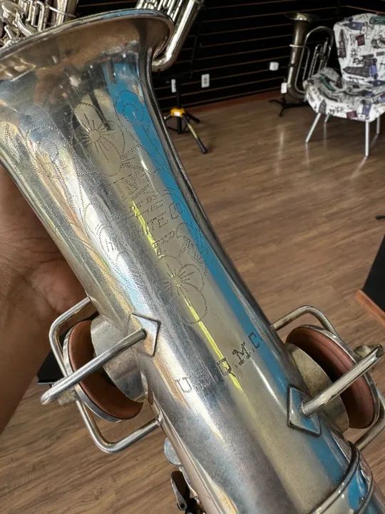 SAX ALTO KING PRATA DE 1924/1925 INSTRUMENTO MILITAR AMERICANO - RARIDADE (USADO) PARCELAM - Foto 2