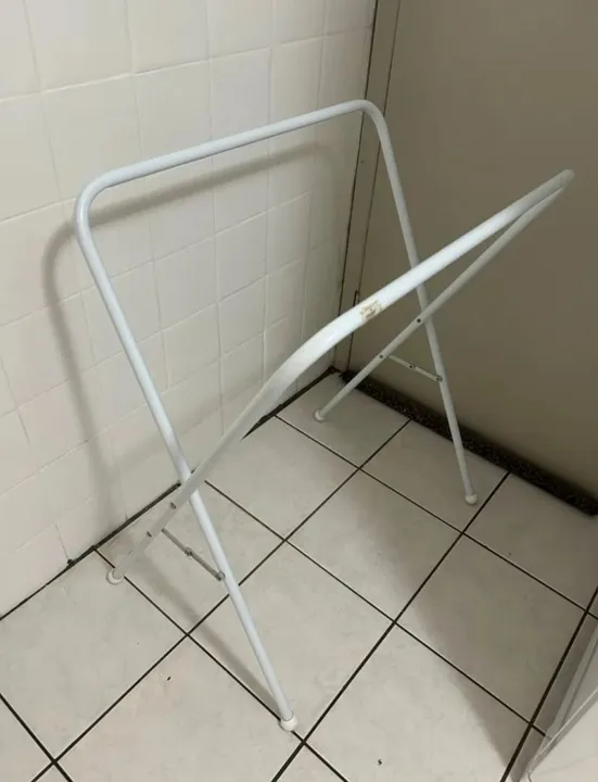 Vendo 2 suporte para banheira.