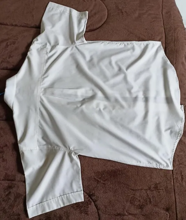 Camisa social nova em perfeito estado de conservação