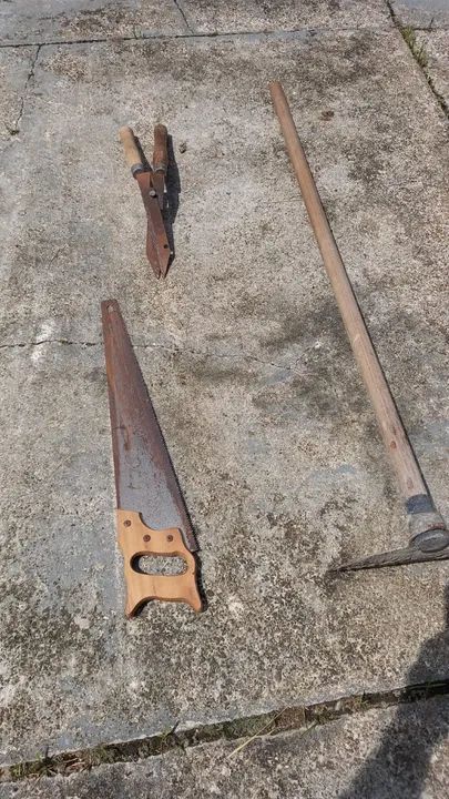 Enxada, Serrote e Tesourão de jardinagem. - Foto 3