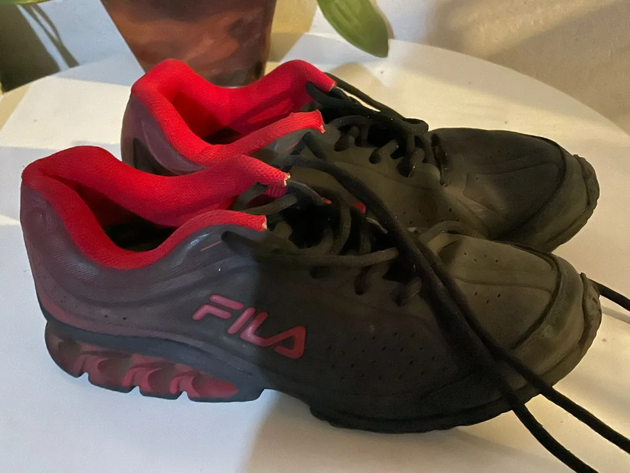 Tênis Fila Masculino - Preto com Vermelho - Tamanho 32