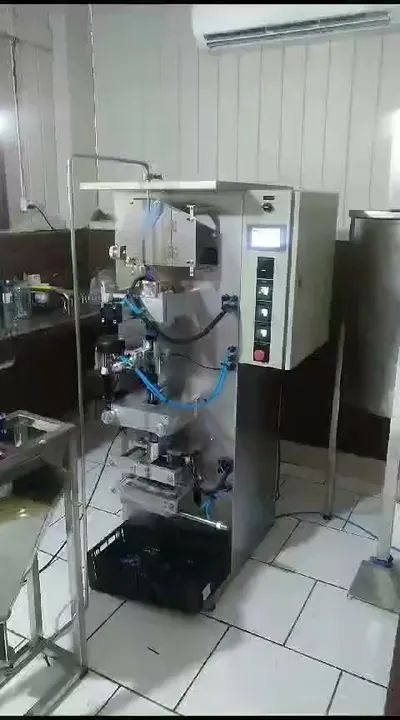 Empacotadora tipo sacheteira para produção rural e sachês.64319177691778122