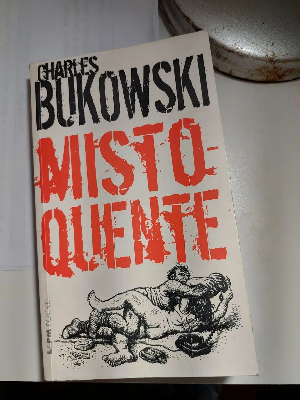 Livro Misto Quente de Bukowski