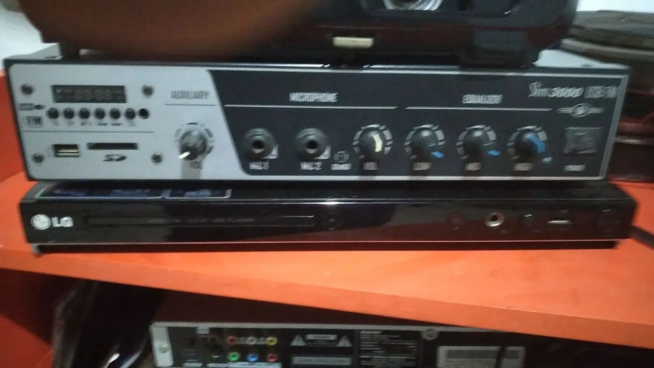 Projetor Epson 3LCD Slim completo tela amplificador dvd  comtrole maleta usb usb3000 FM  - Foto 3