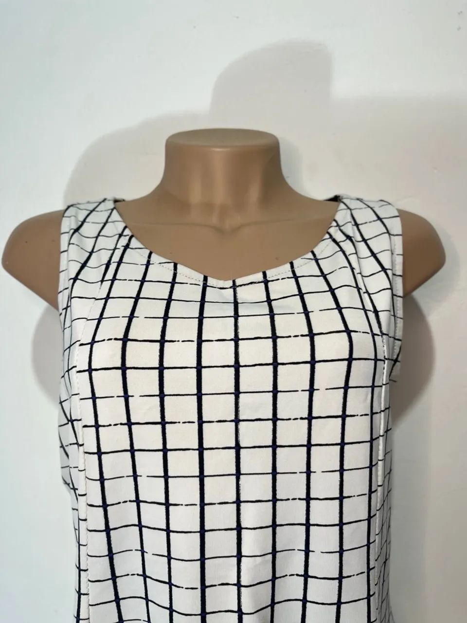 Blusa branca com xadrez preto - Foto 5