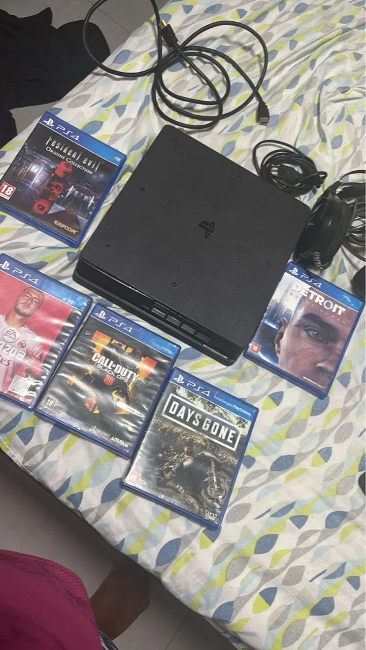 PlayStation 4 Slim 1TB + 2 Controles + 5 Jogos Originais+ headset