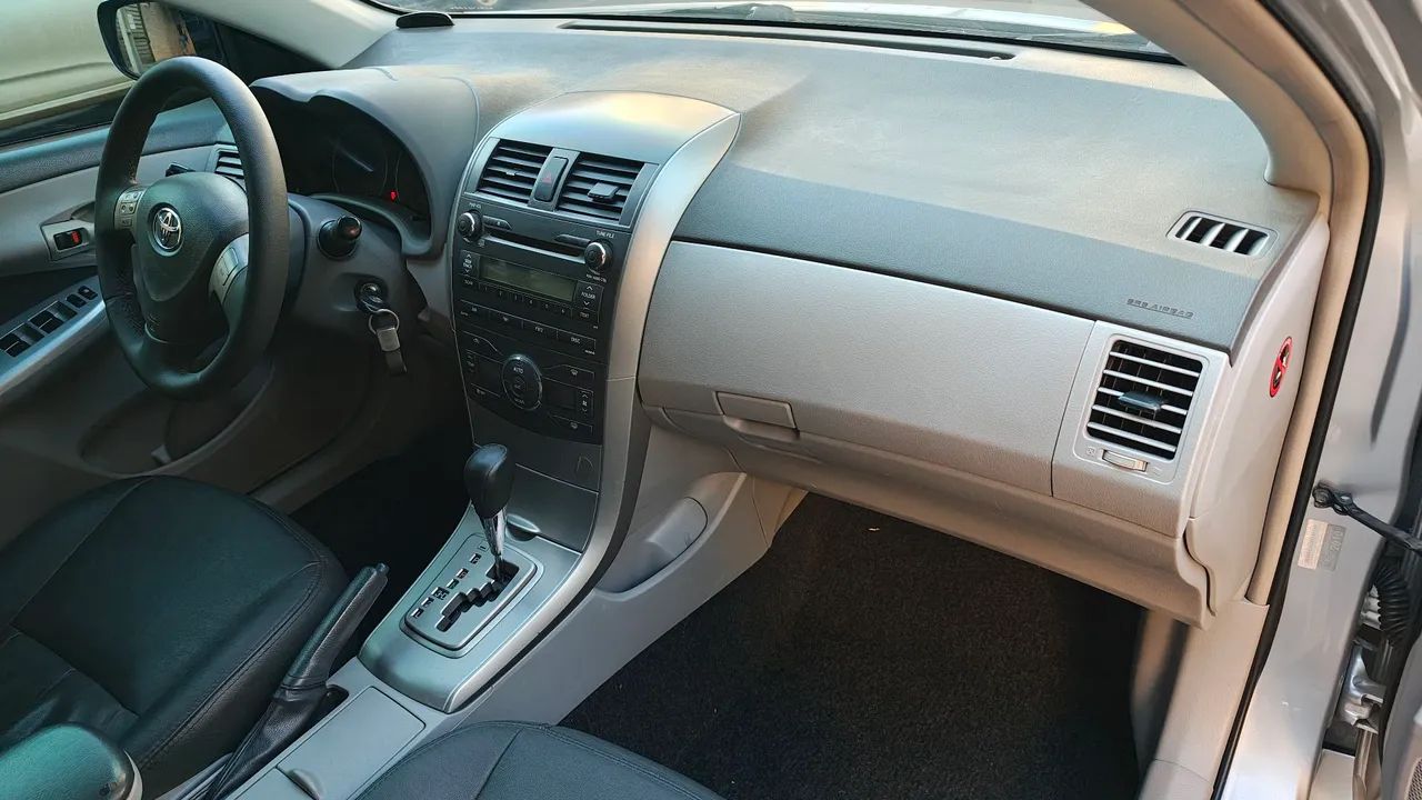 COROLLA GLi 1.8 AUTOMÁTICO ANO MODELO 2011 PRATA FLEX ORIGINAL SUPER CONSERVADO  - Foto 3