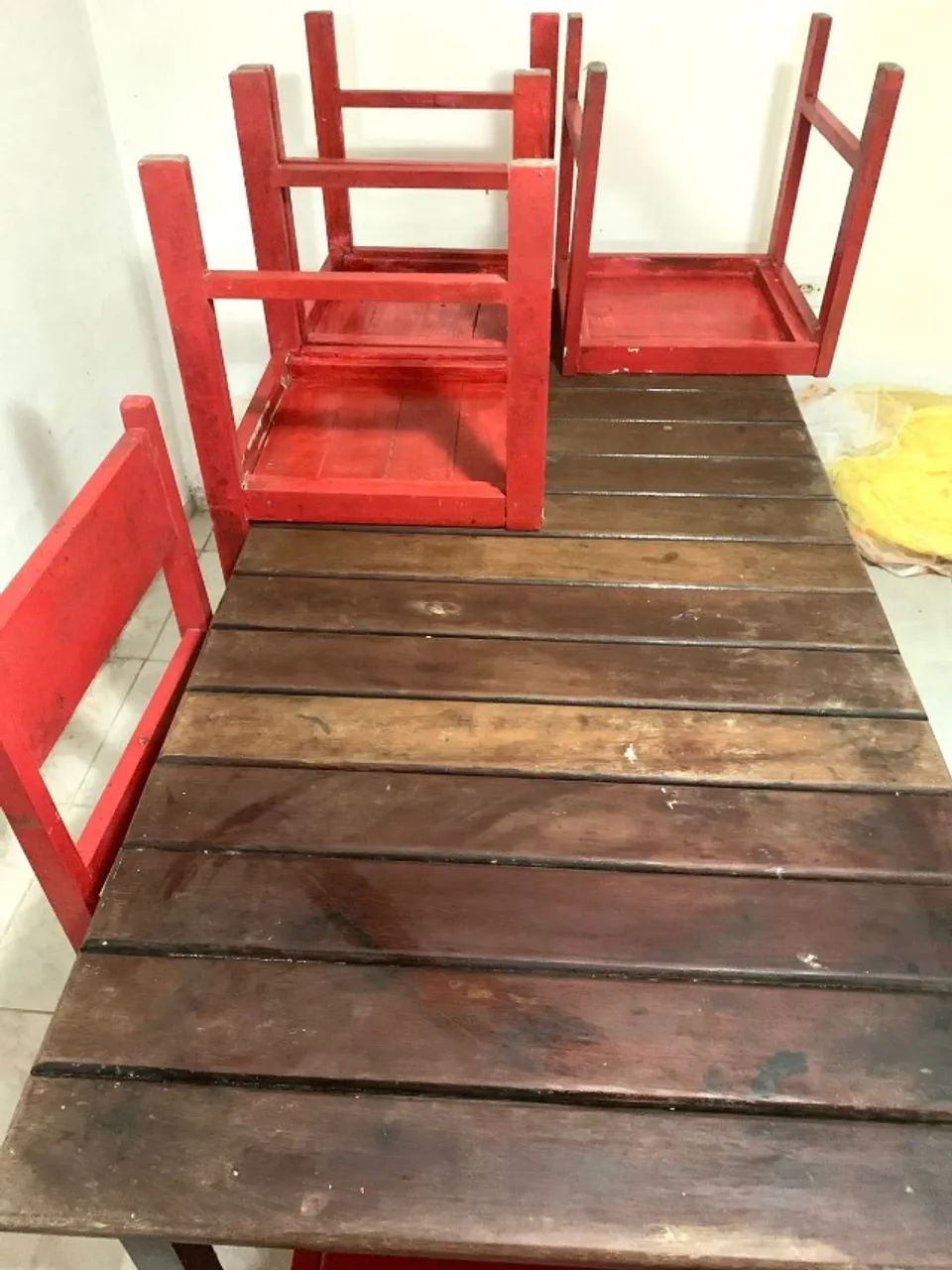 Mesa de Jantar de Madeira