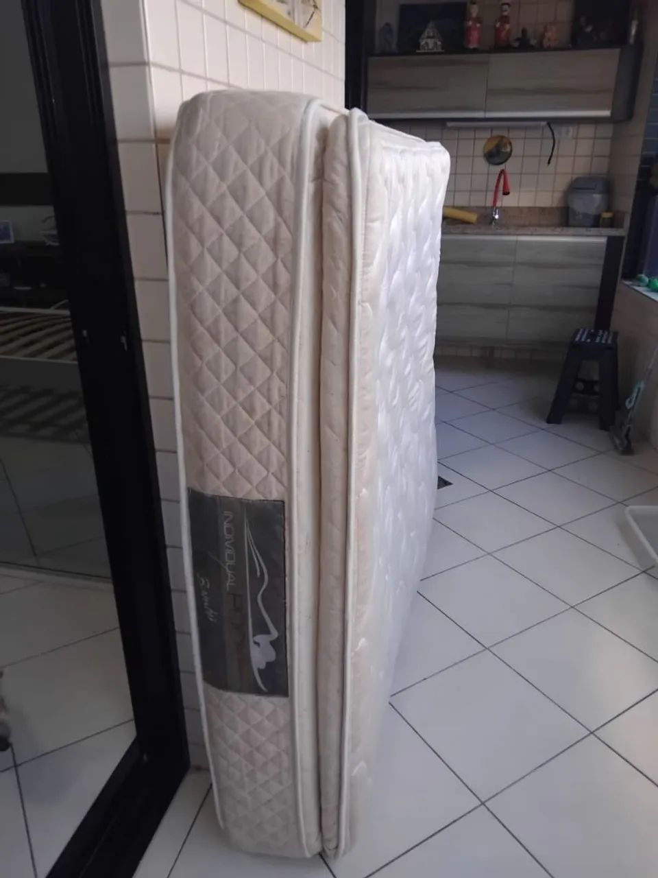 Cama casal com colchão molas ensacadas 