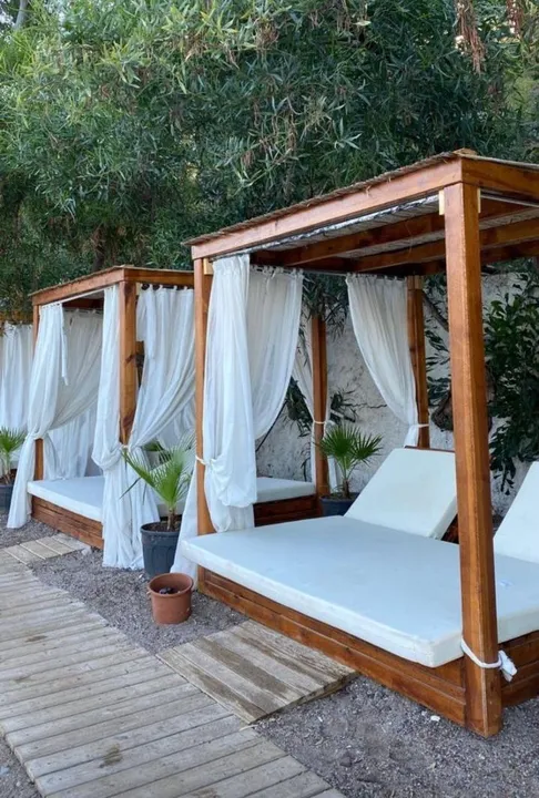 Sofás de Canto com Cama de Solteiro e Gazebo