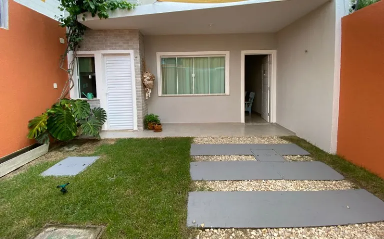 Casa em rua privativa Eusébio