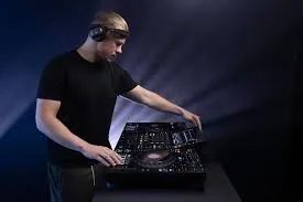 APARELHAGEM ,MESA,CAIXAS ATIVAS,MICROFONES,EXTRUTURAS METALICAS,PAR EVENTOS DJ,MC IGREJAS,