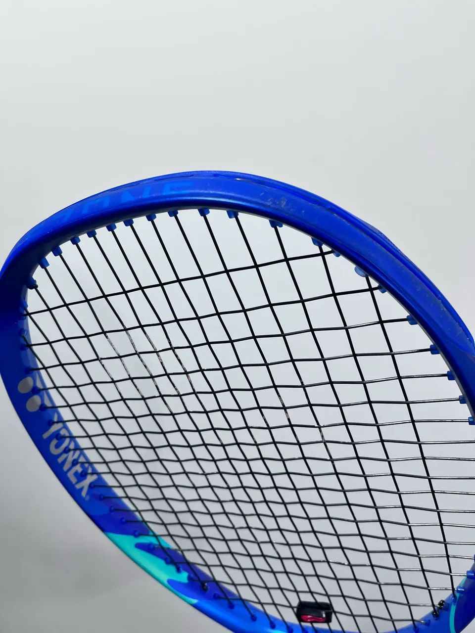 Yonex Ezone 100 TOUR 310 gramas L2 - Esportes de Quadra e Ao Ar