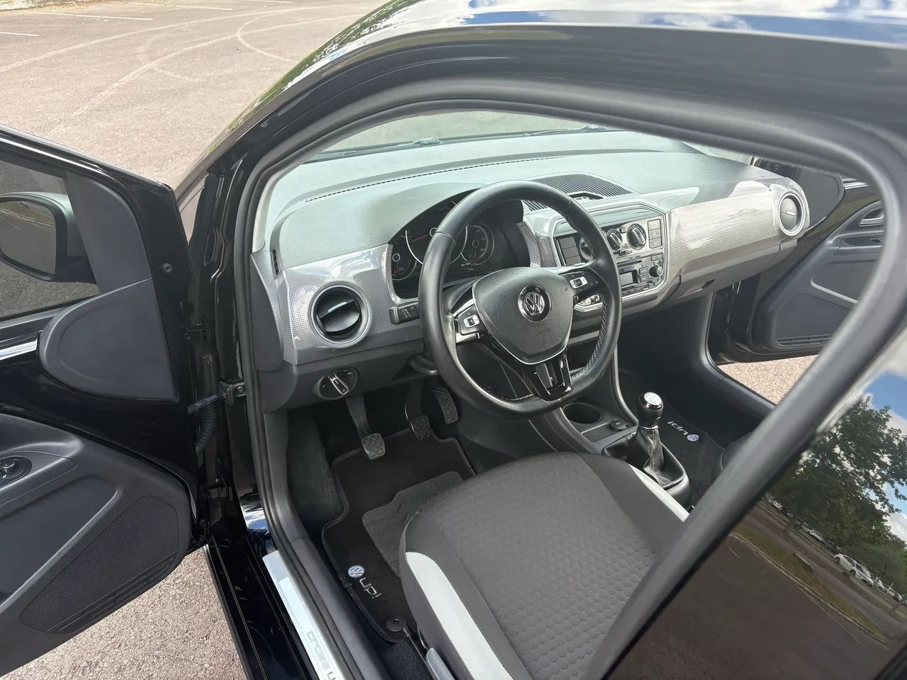 Volkswagen Up! Cross 1.0 TSI Total Flex 12V 5P 2018 - Foto 2