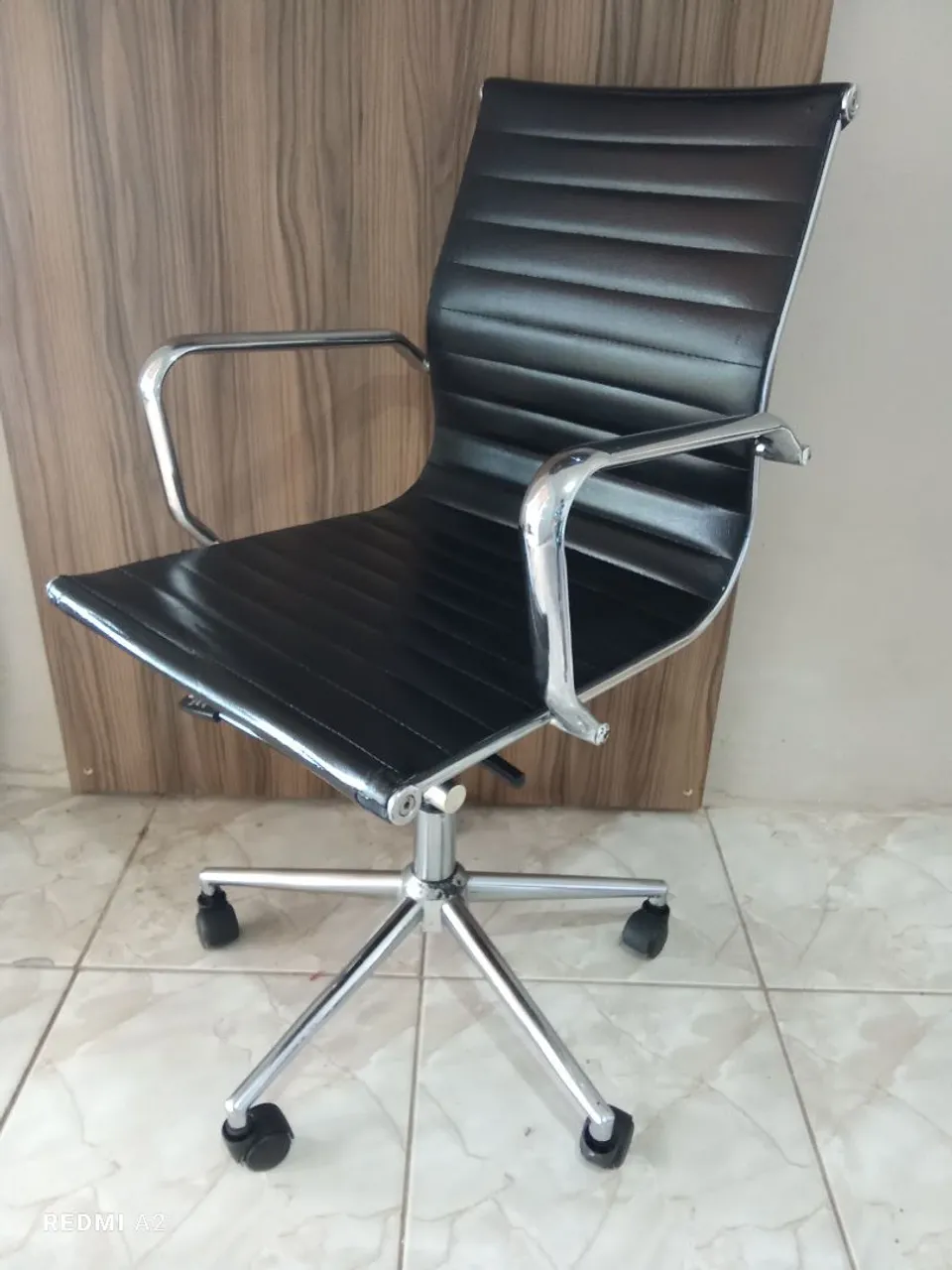 Cadeira de Escritório Giratória Executiva Preta