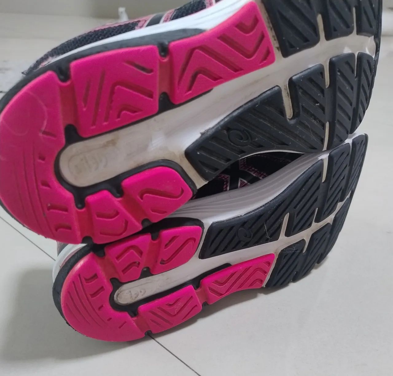 Menor preço da OlX!!!! Tênis Asics Tamanho 36  - Foto 4