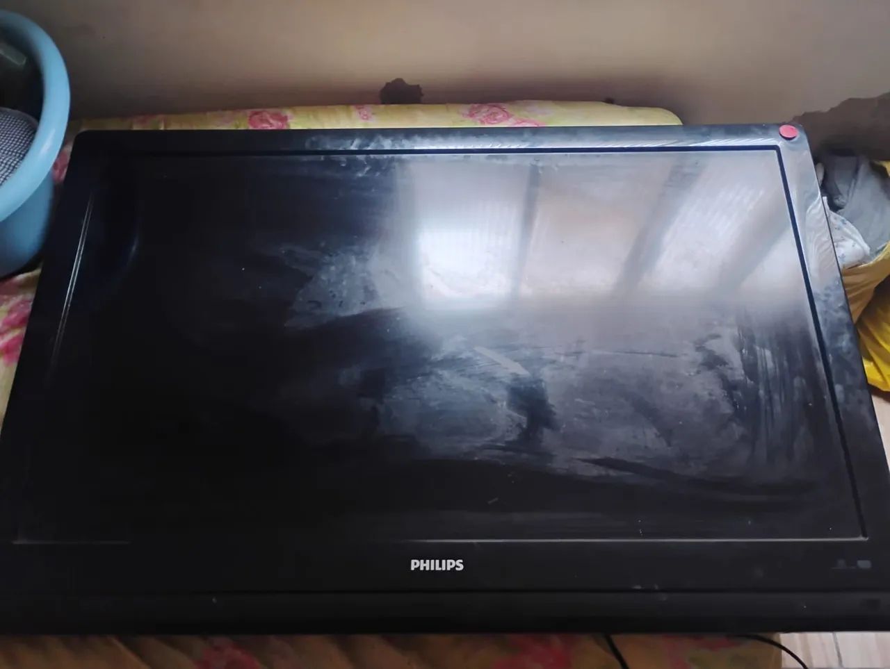 TV 43 polegadas tem suporte de parede  - Foto 4