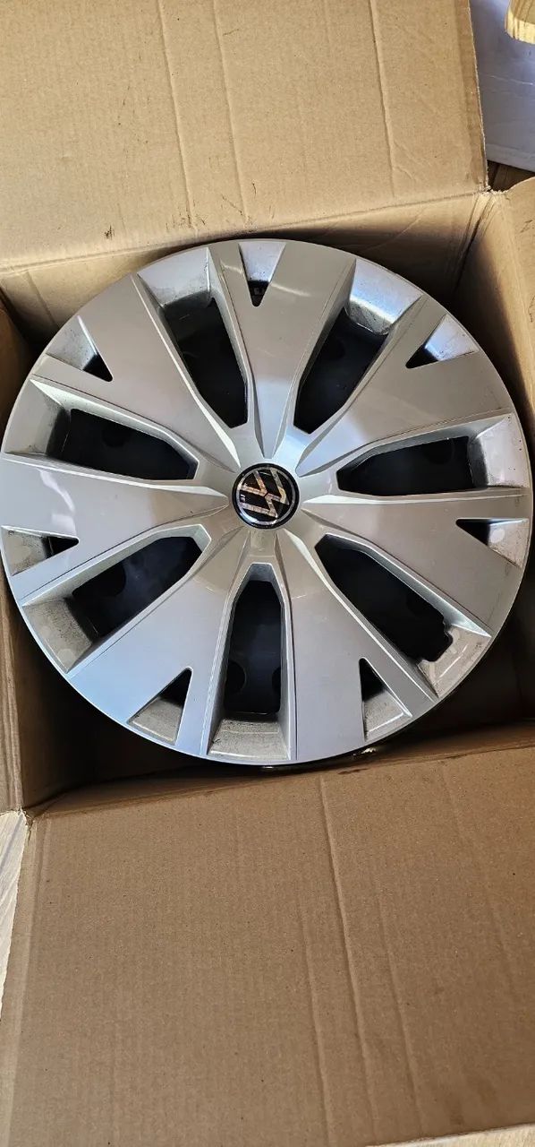 Jogo de rodas com calota, aro 16 - 5 furos - Tcross- R$1100