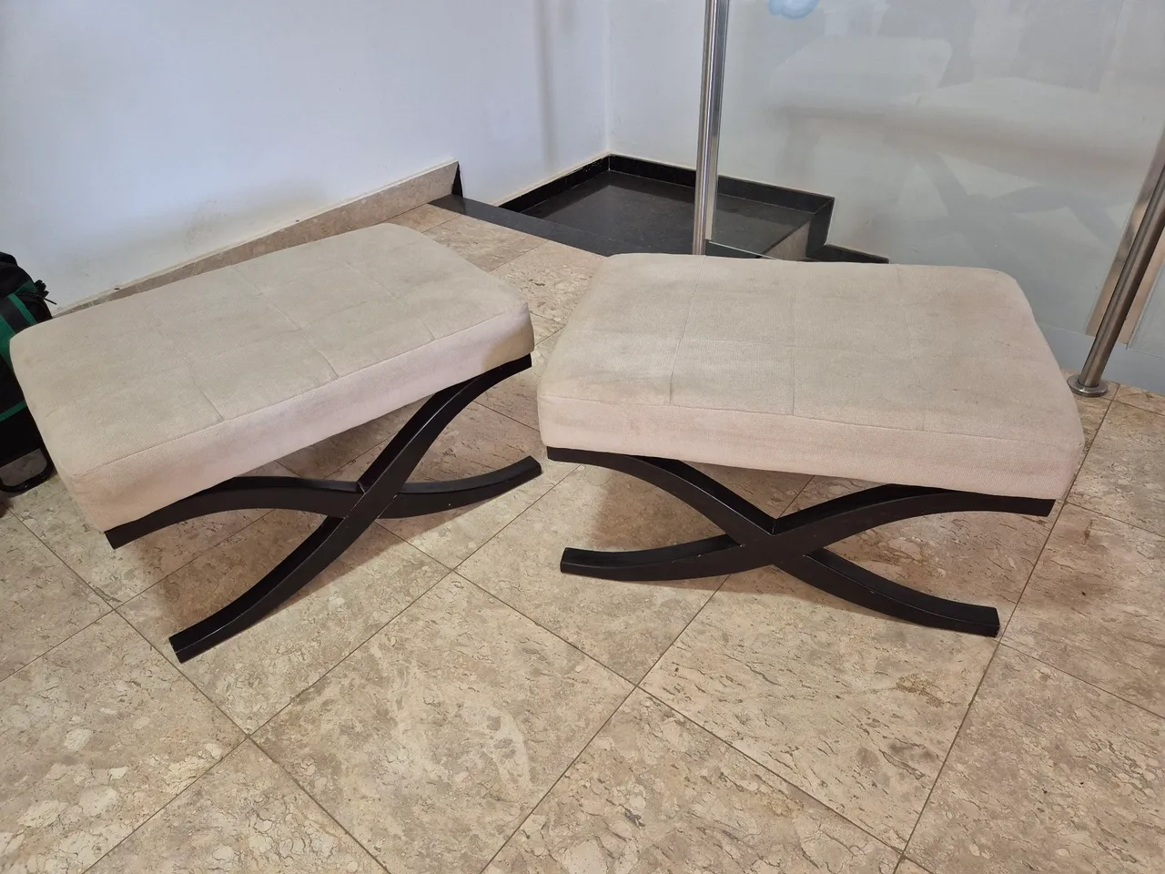 Banquetas Estofadas com Design contemporaneo - Par