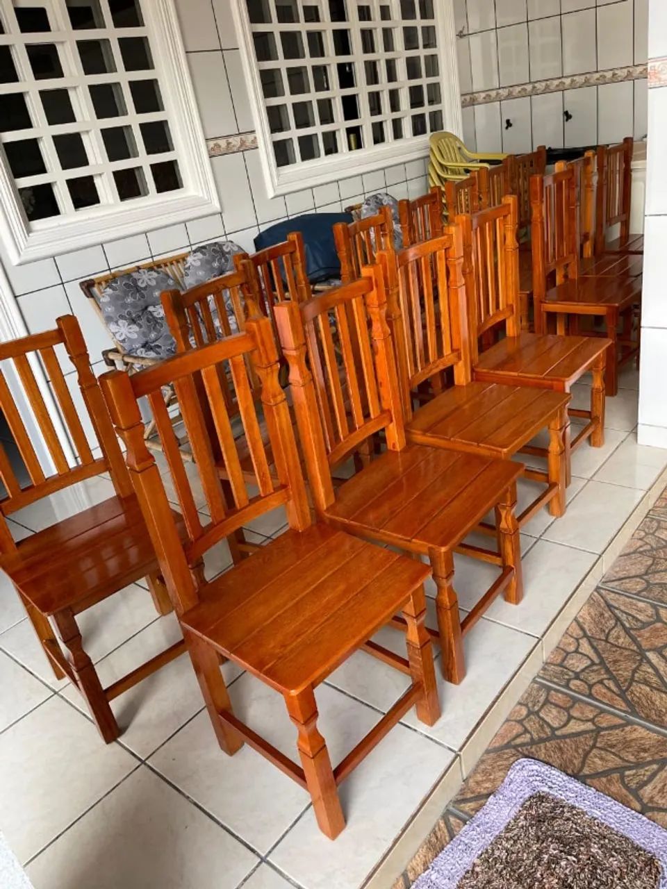 Mesas de madeira maciça com cadeiras todos os tamanhos - Foto 3