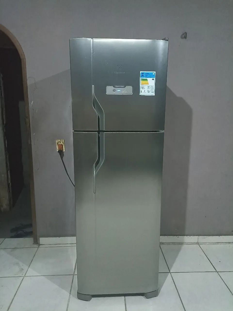 Geladeira Eletrolux - frost free, em aço inox