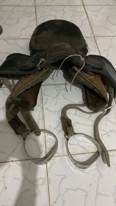 Sela de Montaria em Couro - Usada - Foto 2