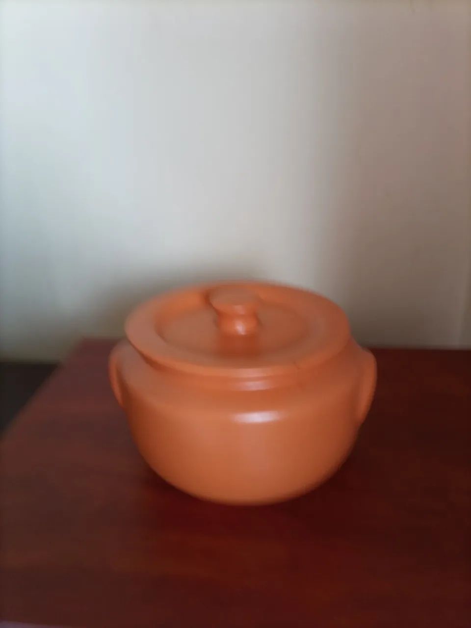 Lote de utensílios de cozinha seminovos e cosméticos novos para bazar.