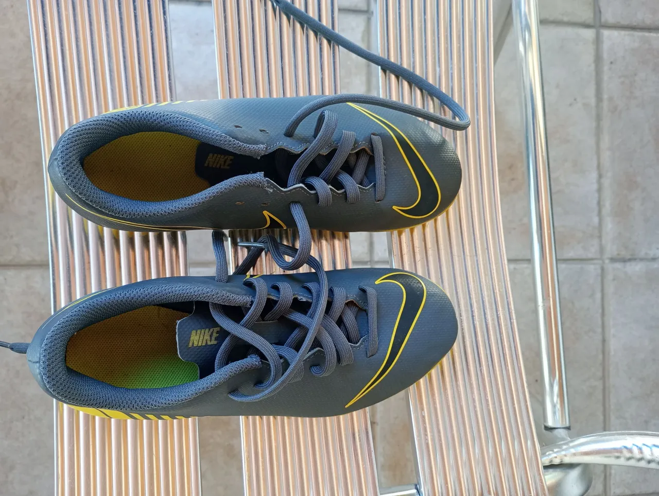 Chuteira NIKE 33 campo