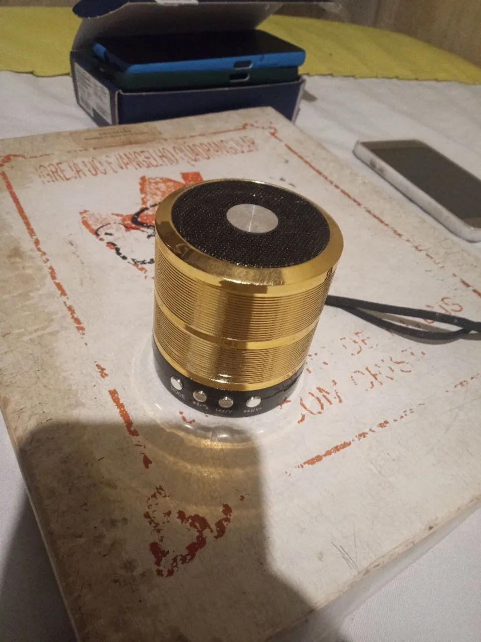 Caixa de Som Bluetooth Portátil - Ouro