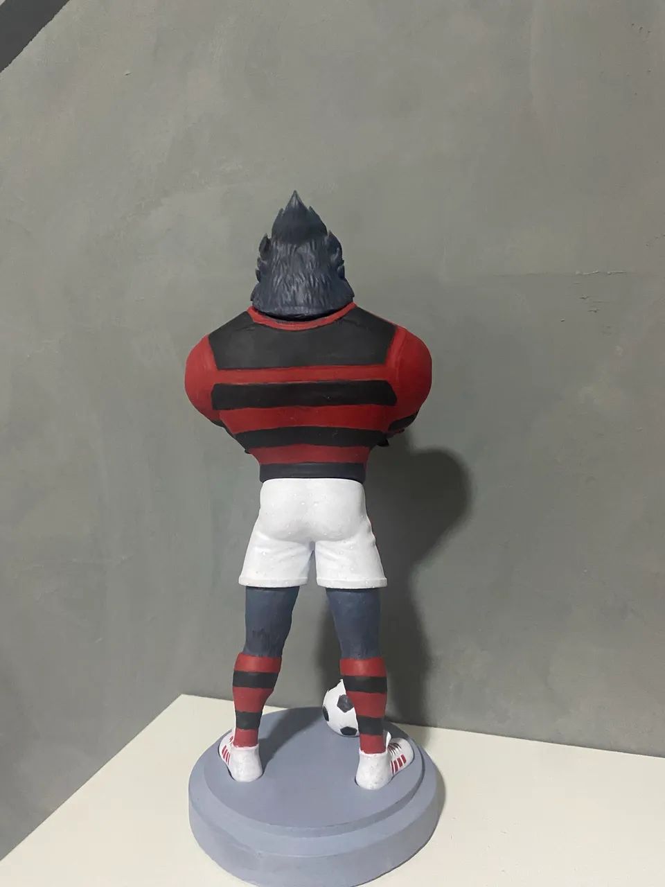 Figure em resina - mascote de clube (FL4M3NG0) - Foto 3