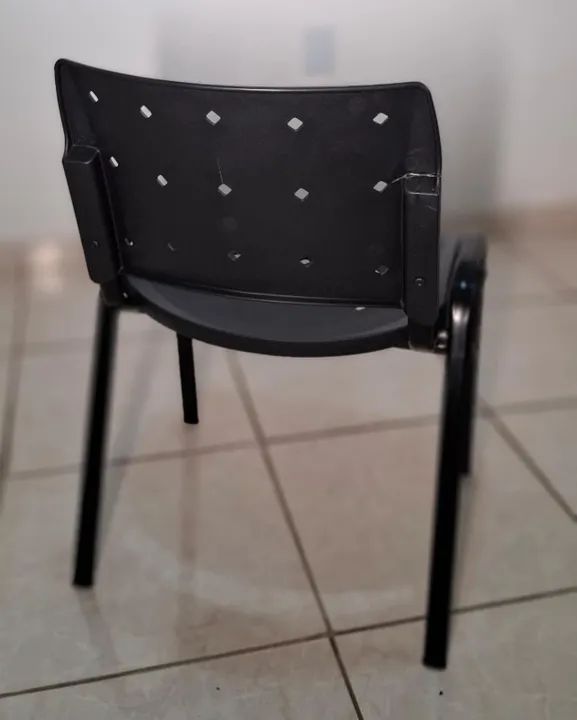 Duas Cadeiras - 1 Fixa com Estrutura Metálica + 1 Giratória para Escritório - Foto 3