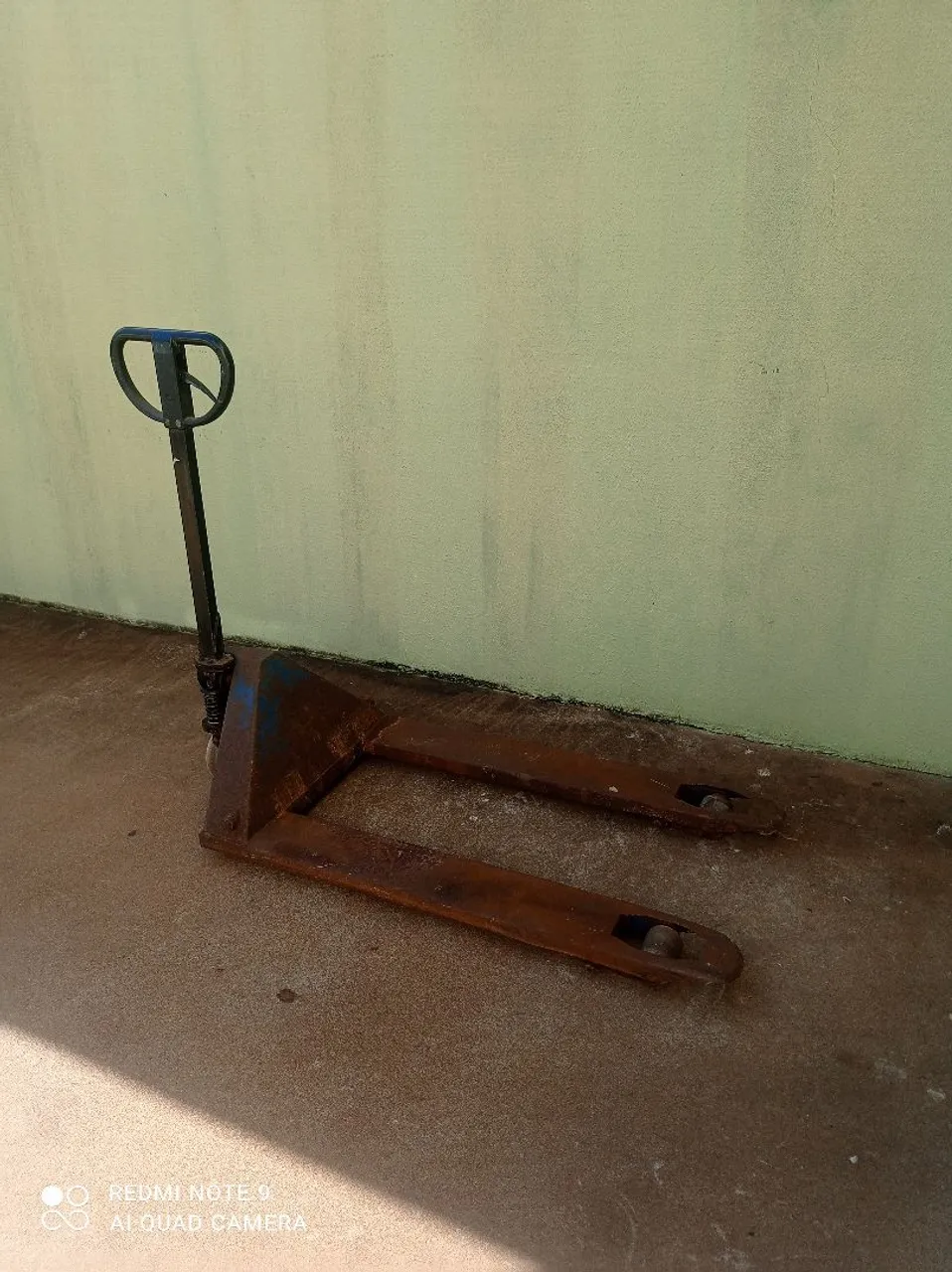 Carrinho paleteira manual - seminovo
