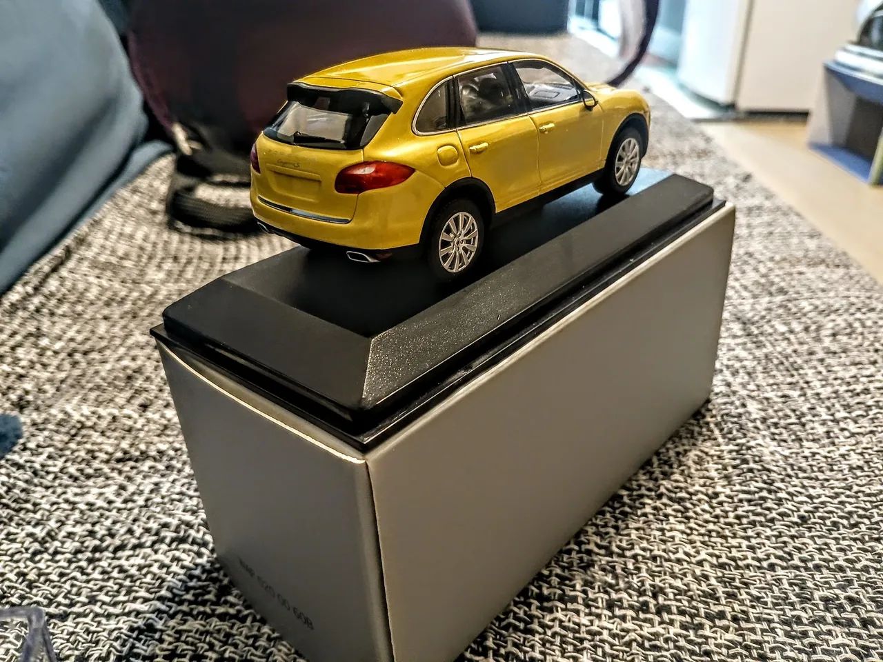 Miniatura Minichamps Porsche Cayenne S 1/43 - Foto 2