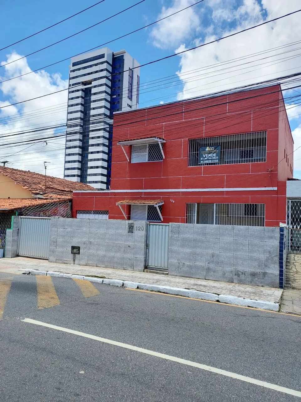 Casa em Ponto Comercial na Av. Tito Silva em Miramar a 100 mts da Epitácio Pessoa