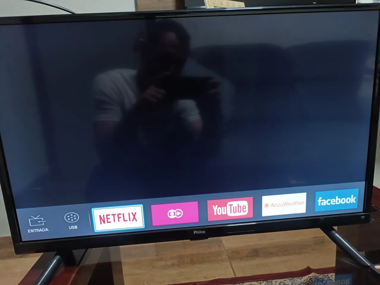 Smart TV Philco 28" - Netflix, YouTube e mais!