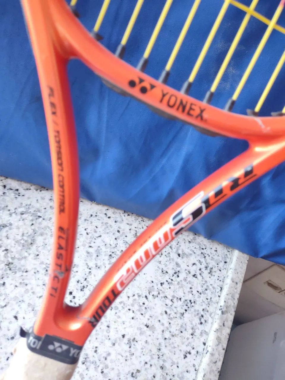 Raquete de Tênis Yonex - Semi-nova