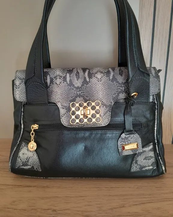Bolsa de Ombro em Couro fino com Detalhes em Snake