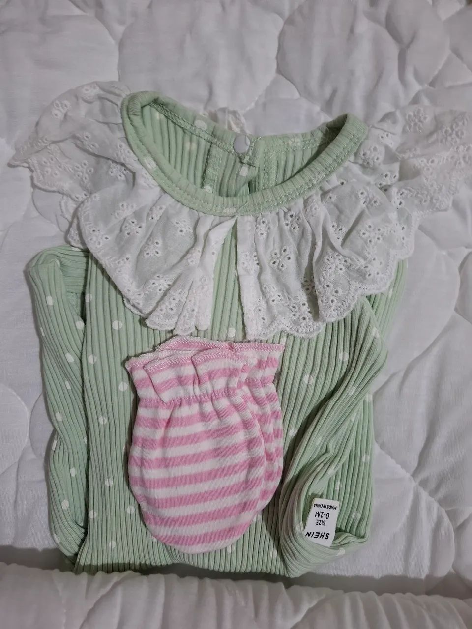 Body de Bebê Verde com Detalhes Delicados - Foto 4