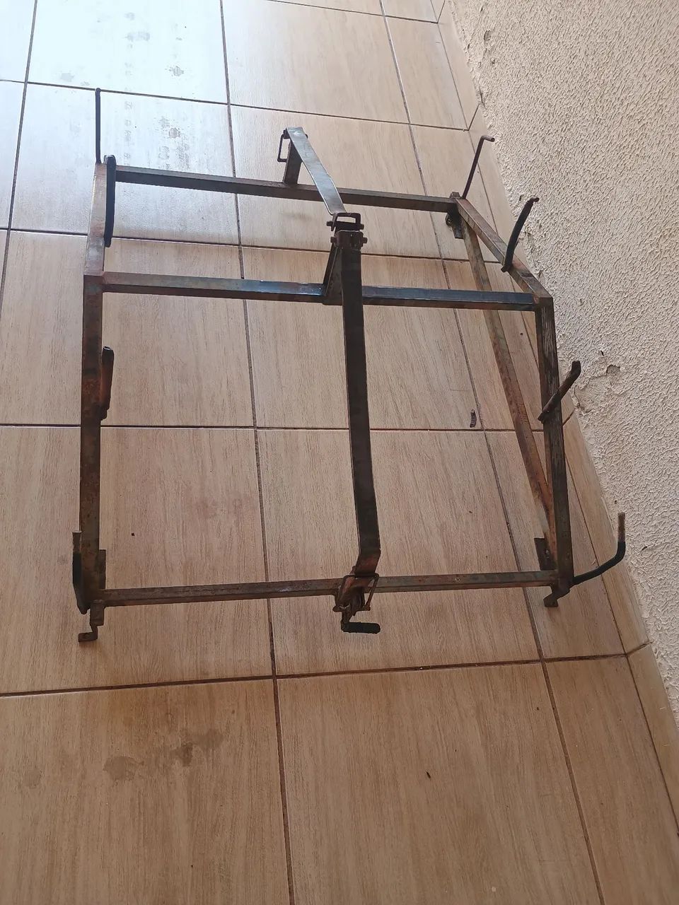 Bagageiro de teto bem conservado. 