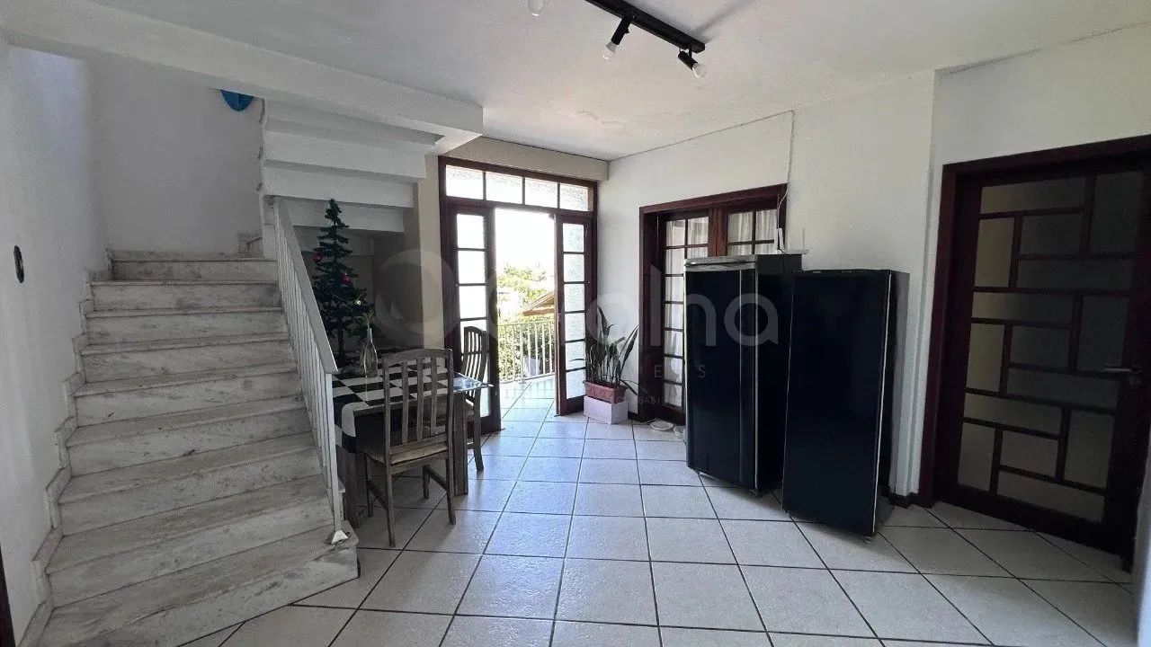 Casa de 329m² com 5 quartos sendo 2 suítes na Agronômica - Foto 4