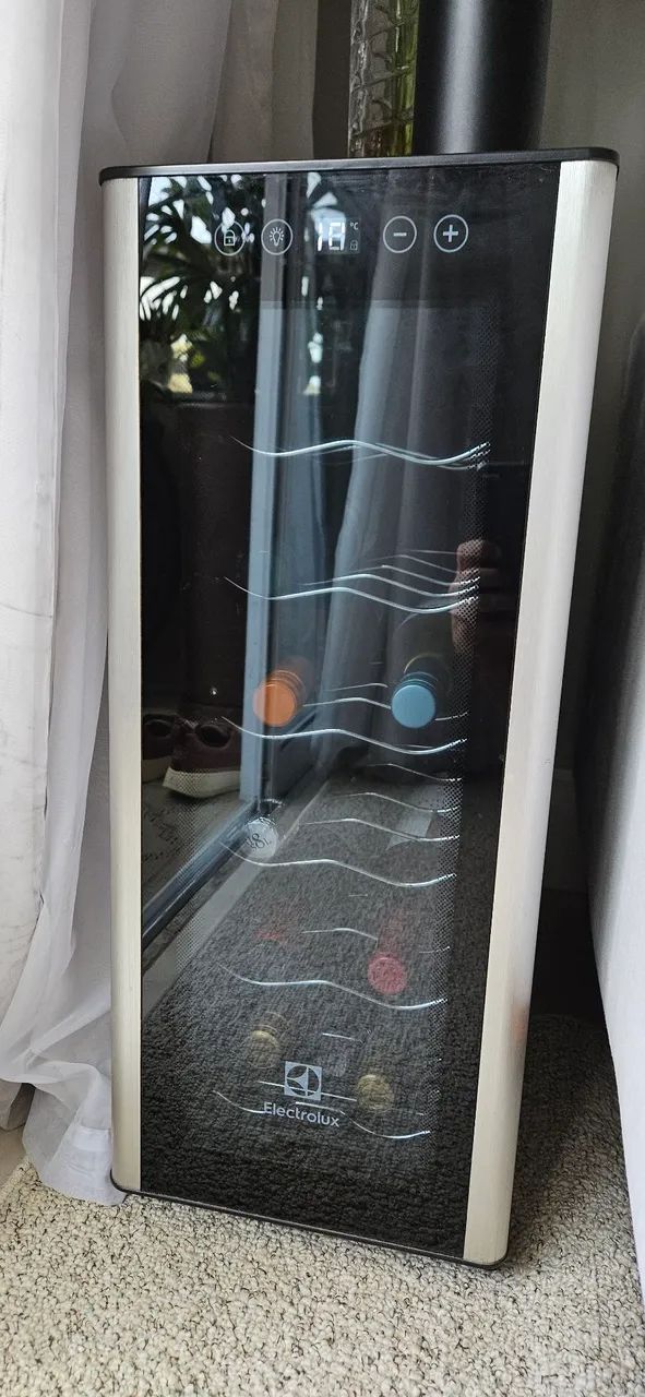 Adega Climatizada Electrolux 12 Garrafas