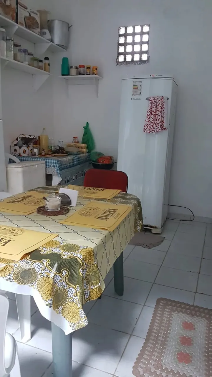 Vende-se casa 111 m² , com 03 Pavimentos. Cidade Velha - Rua Monte Alegre. Possui ponto